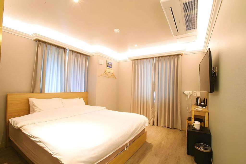 Jeju Sejong Hotel Exterior foto